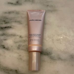 Like new Laura Mercier Tinted Moisturizer Light Revealer Color: Petal